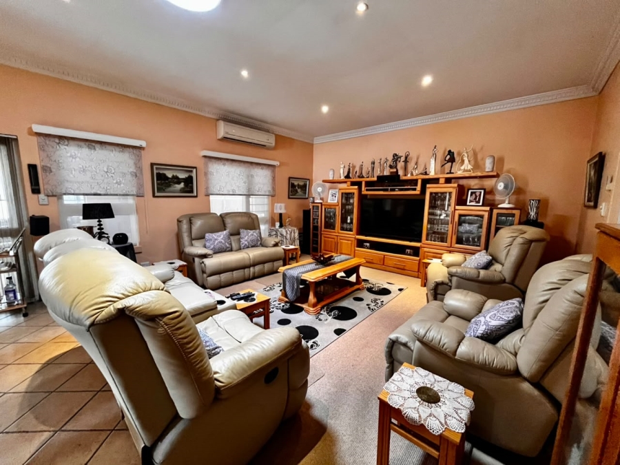 3 Bedroom Property for Sale in Protea Park North West